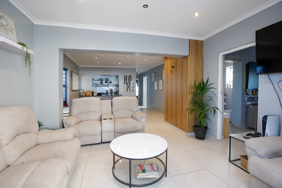 4 Bedroom Property for Sale in Marina Da Gama Western Cape